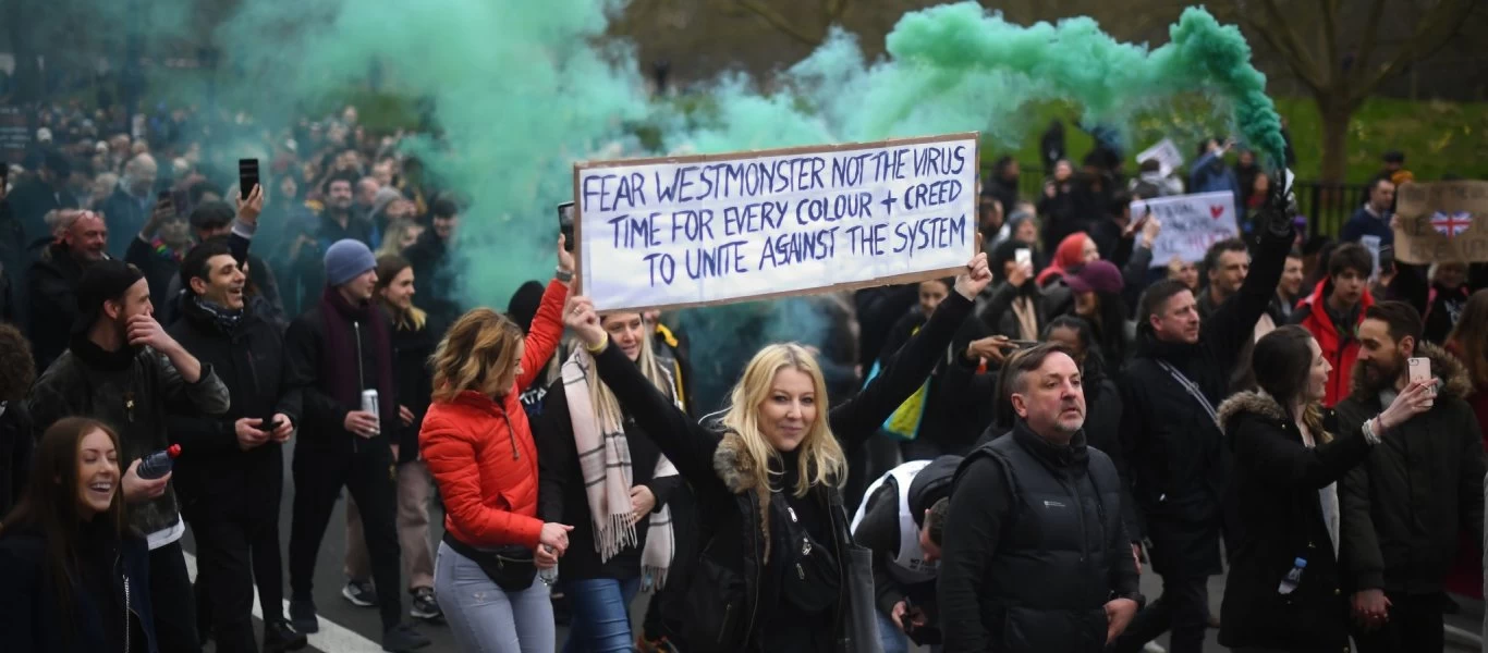 Στις φλόγες η Ευρώπη: Μαζικές διαμαρτυρίες κατά των lockdowns - Οι πολίτες απαιτούν τη ζωή τους πίσω